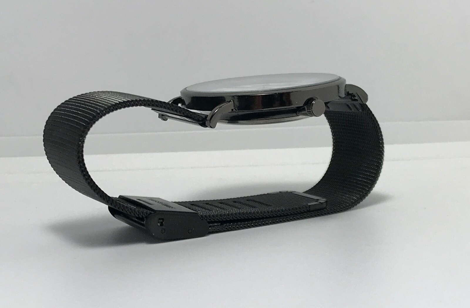 Speedometer Slim Watch 40mm Case 8.75mm thin & 20mm mesh band 3atm WR Sport