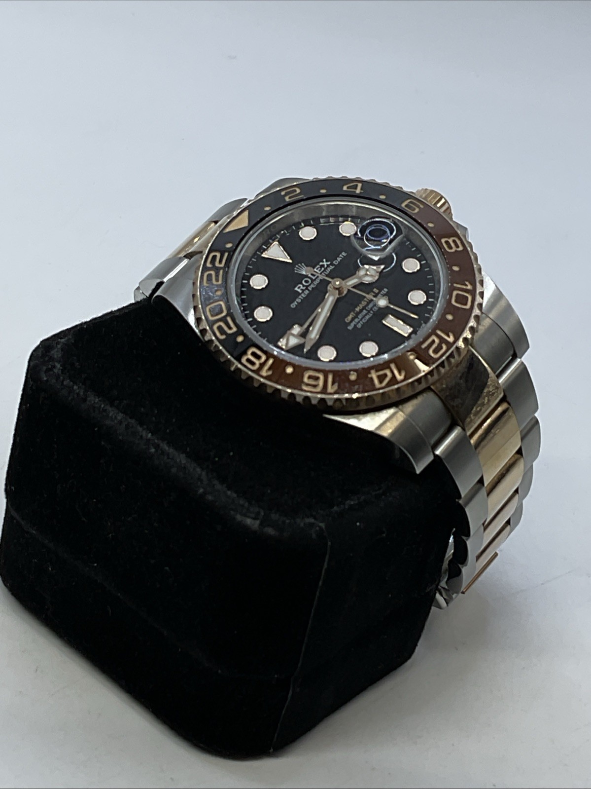 ROLEX GMT-MASTER II Black/Brown Bezel Two-Tone Root Beer MEN’S Watch 126711CHNR