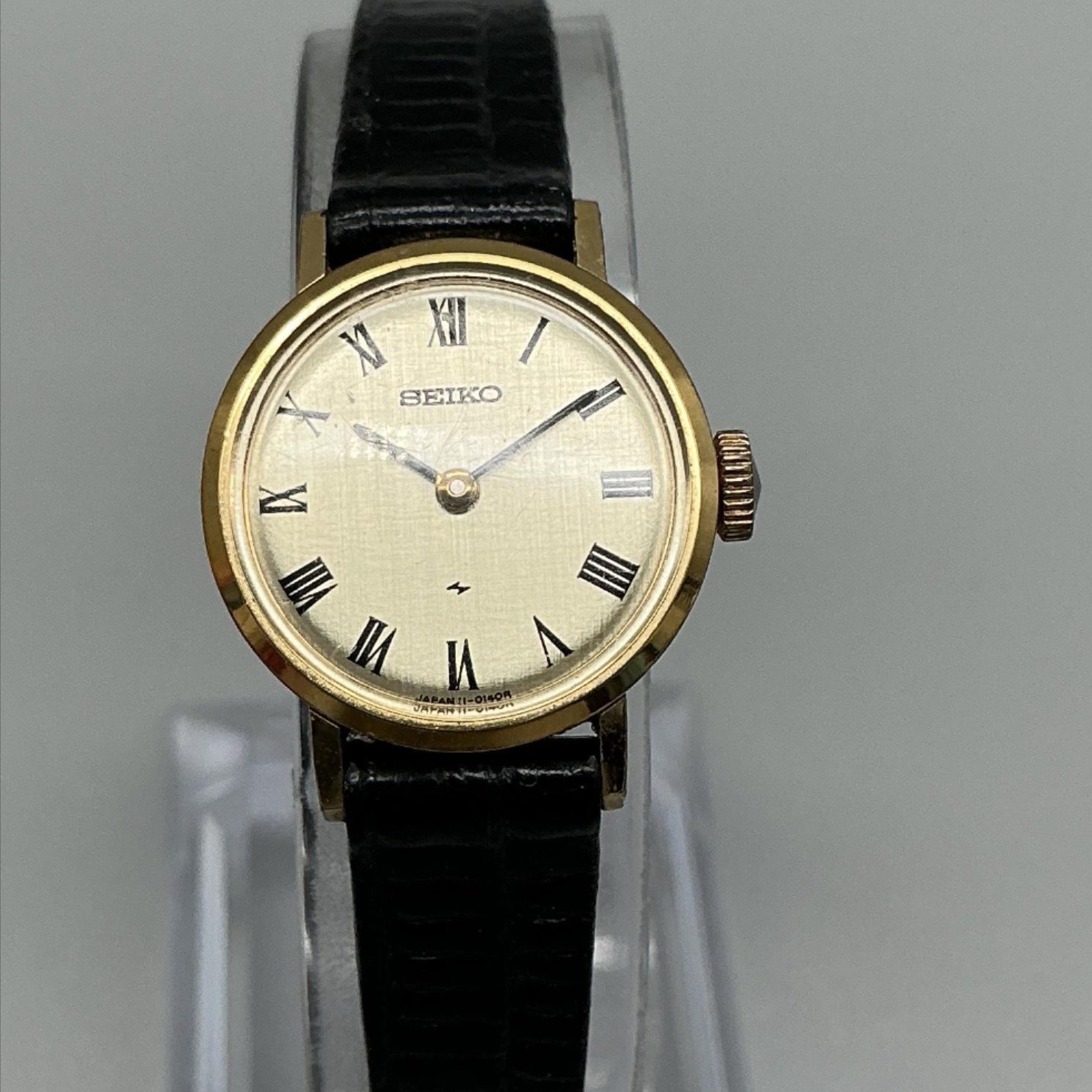 Vintage Seiko Womens Watch 20mm Gold Tone Black Leather 4401-5179 Manual Wind
