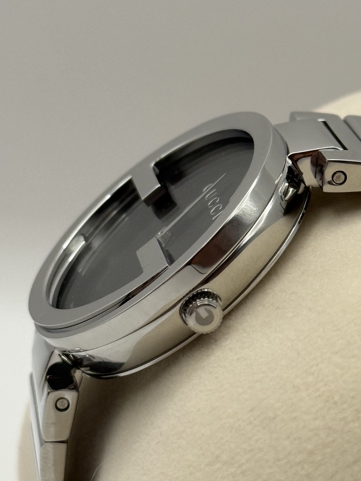Gucci Interlocking G Stainless Steel Black Dial Quartz Ladies Watch YA133307
