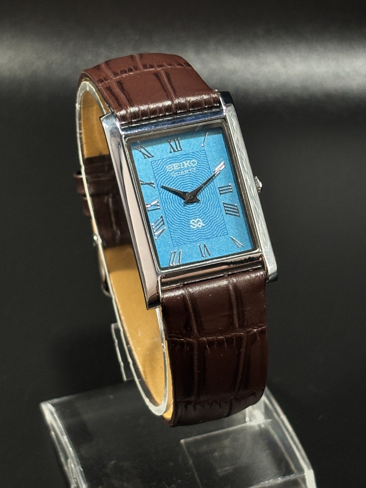 Vintage Classic Seiko Slim Quartz Men’s Wrist Watch-Leather Strap