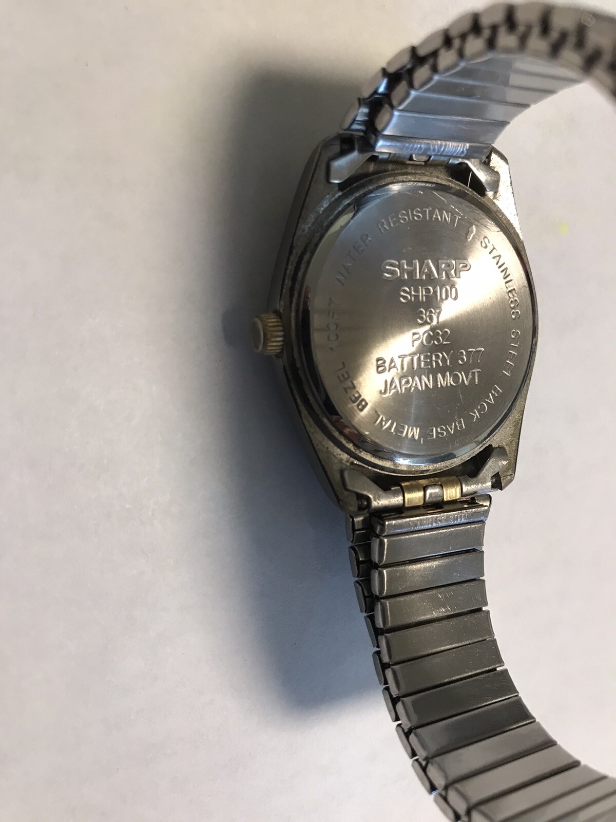 Sharp Mens Watch w/Date Indicator 100 Feet Water Resistant Gold & Silver NICE