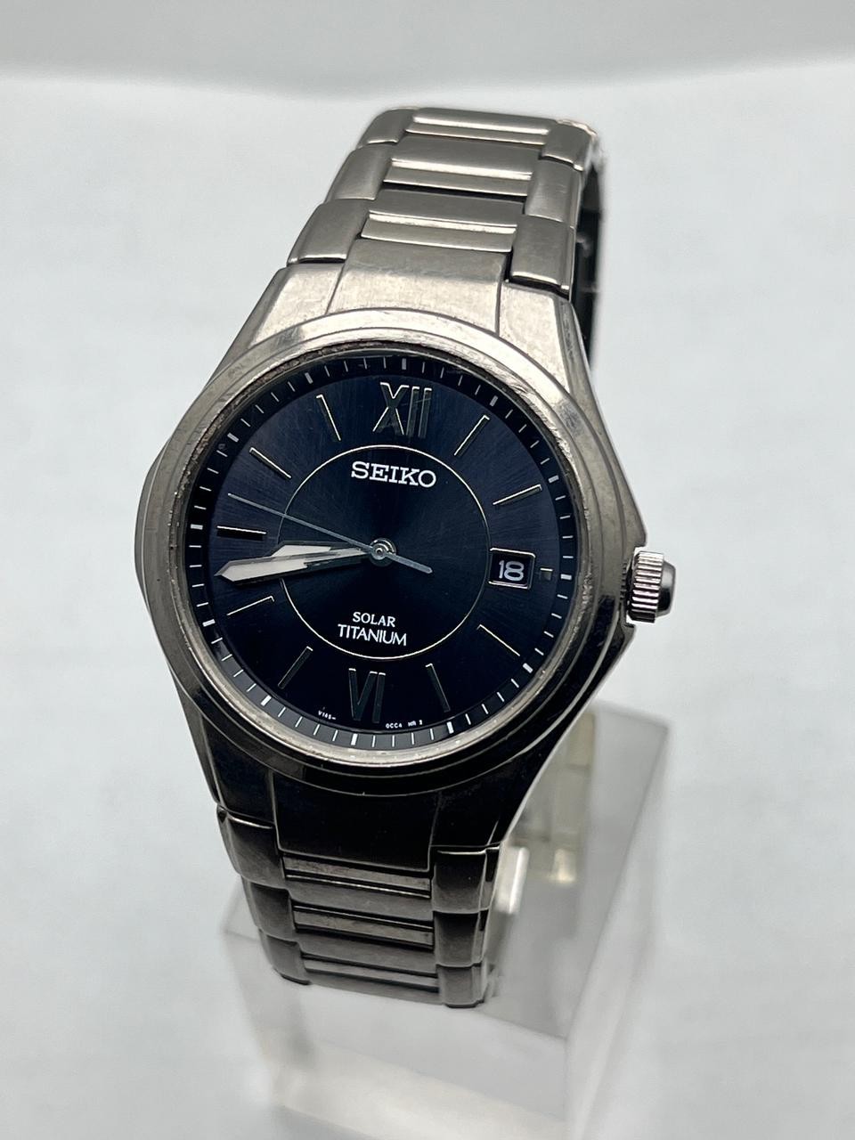 Vintage Seiko Solar Powered Quartz Mens Watch,titanium Case Ref:V145 0BA0 (B97)