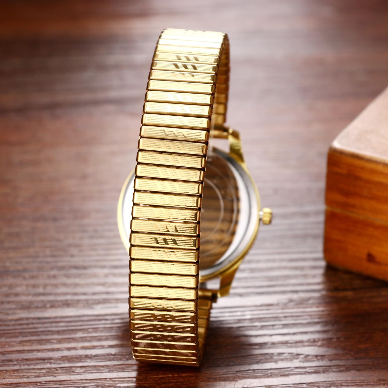 Stylish Men’s Elastic Watch – Stretch Band, Large Clear Dial, Easy to Read, Gold