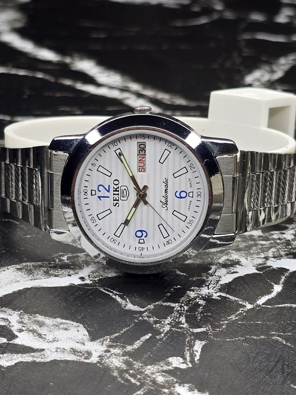 Automatic Seiko 5 Refurbished White Dial Day / Date Men’s Wrist Watch Japanese
