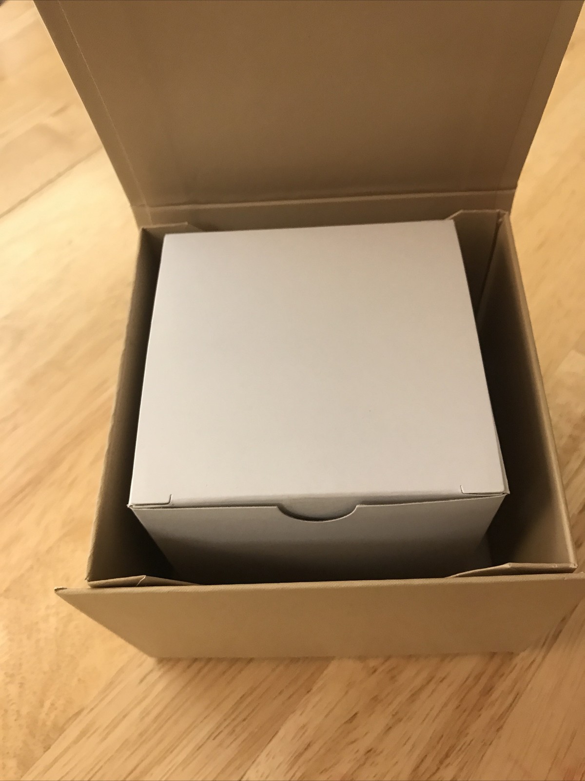 Authentic unisex Michael Kors slim Quartz watch brand new with tags and box