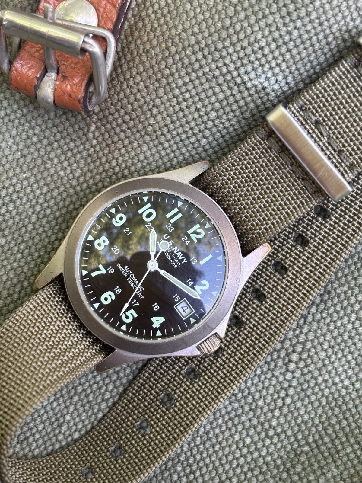 Vintage-Style U.S. Navy Men’s Automatic Watch, Date, Luminous