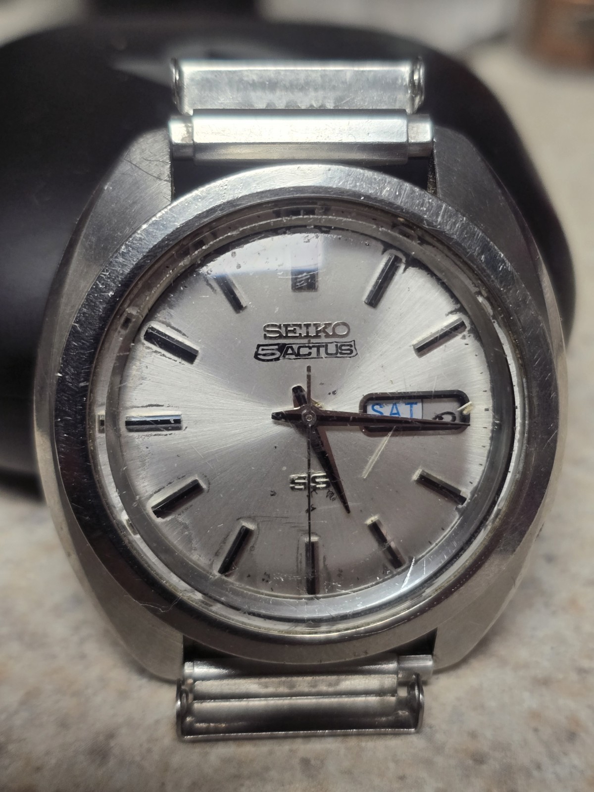 Vintage 1970 Seiko 5 Actus SS 6106-8440 – Runs – Date Issue – Silver Sunburst