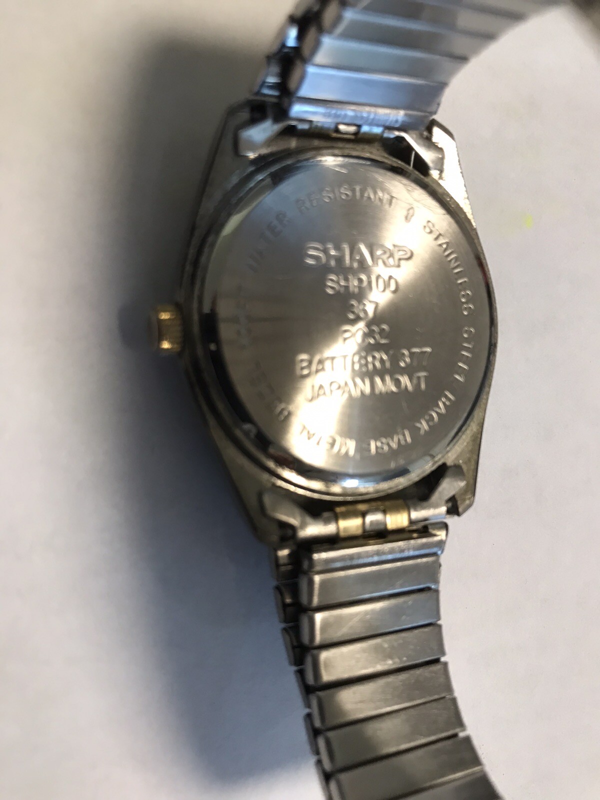 Sharp Mens Watch w/Date Indicator 100 Feet Water Resistant Gold & Silver NICE
