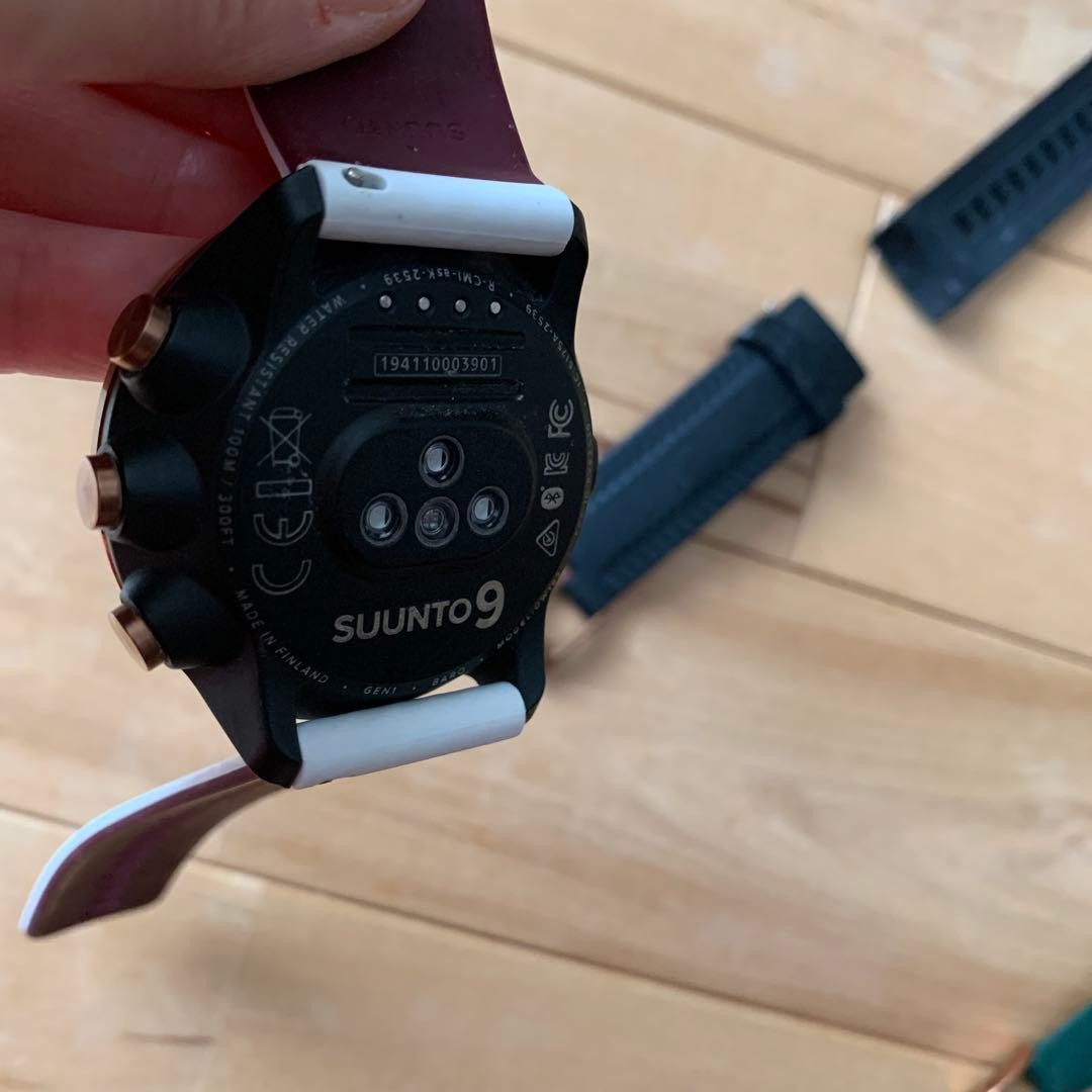 SUUNTO 9 Smartwatch with 2 Replacement Bands White Brown Black Green