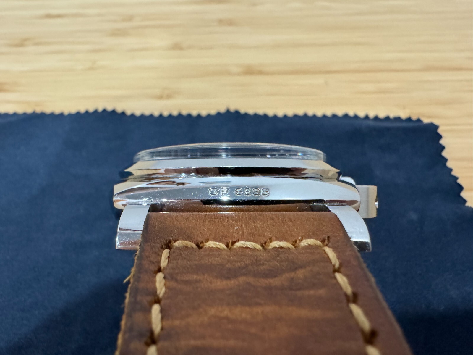 Panerai Luminor PAM 372 47mm Plexi -great condition, box, papers, extra straps