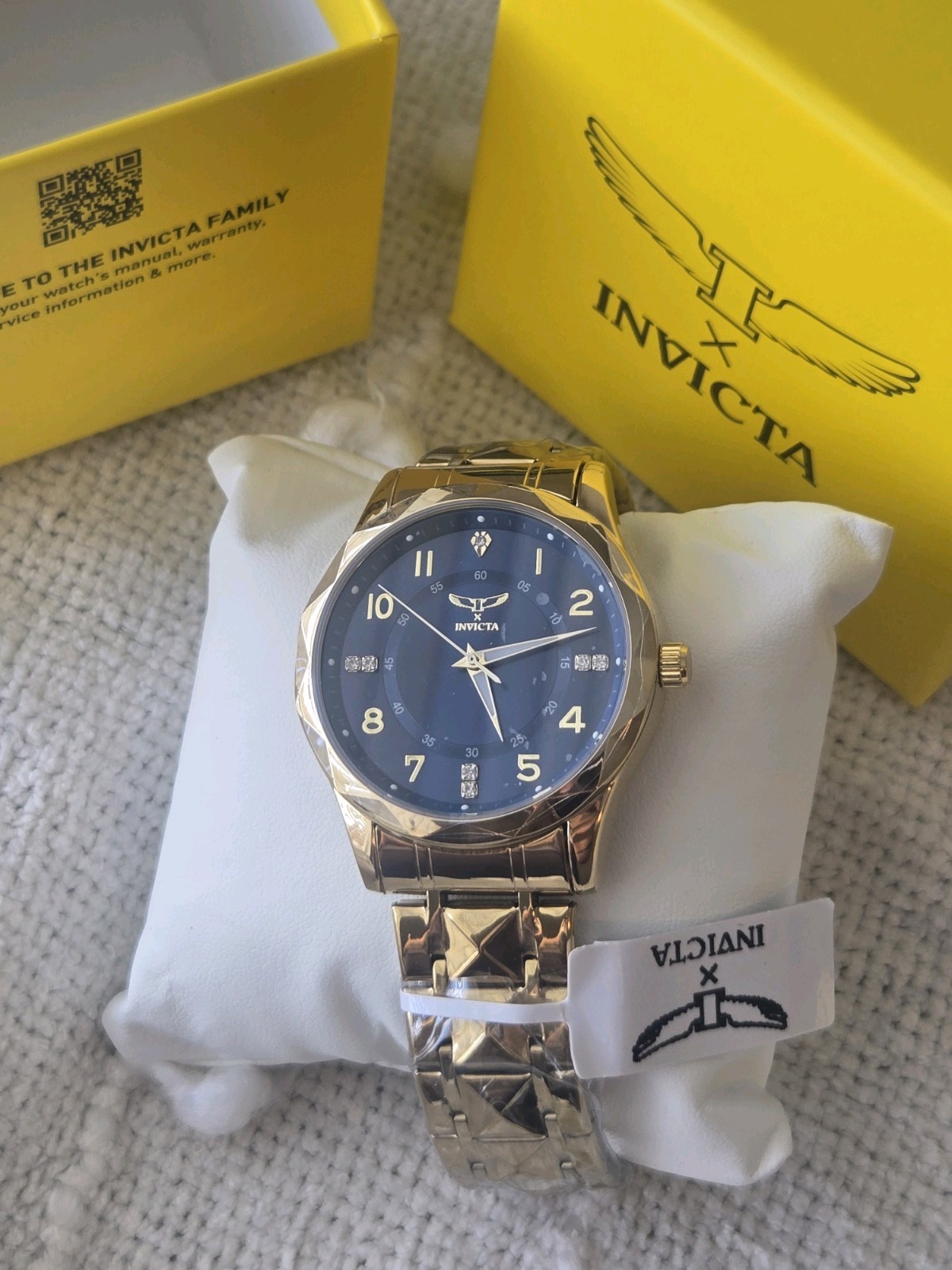 Invicta Men’s Quartz Analog Watch Blue Dial Gold W Diamond Accents (69020) -New