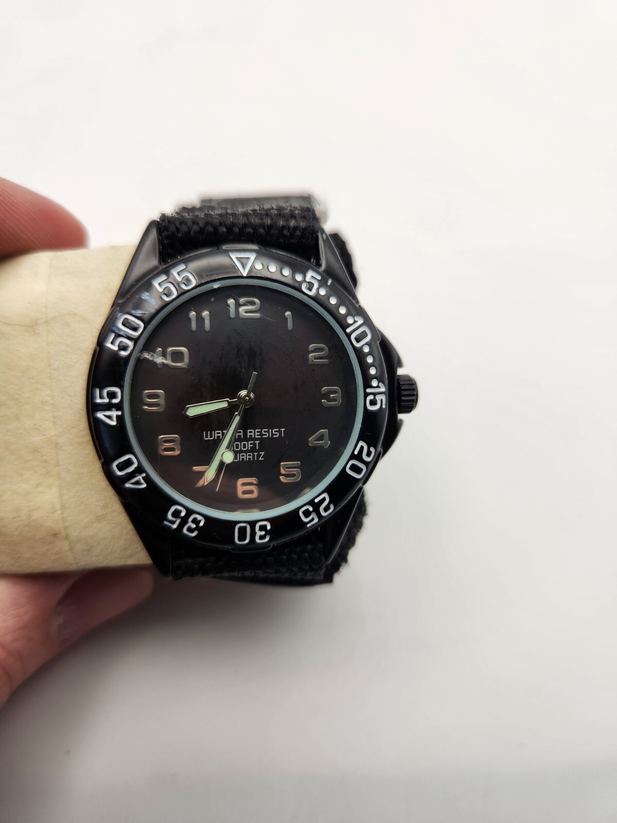 Men’s One Piece Strap Quartz Watch. E7