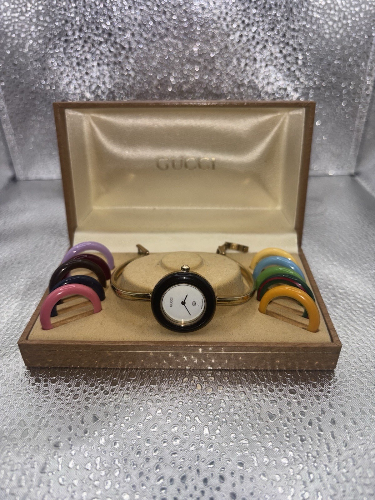 Vintage Gucci 1100-L Women’s Bangle Watch w/Original Box & 12 Bezels *RARE*