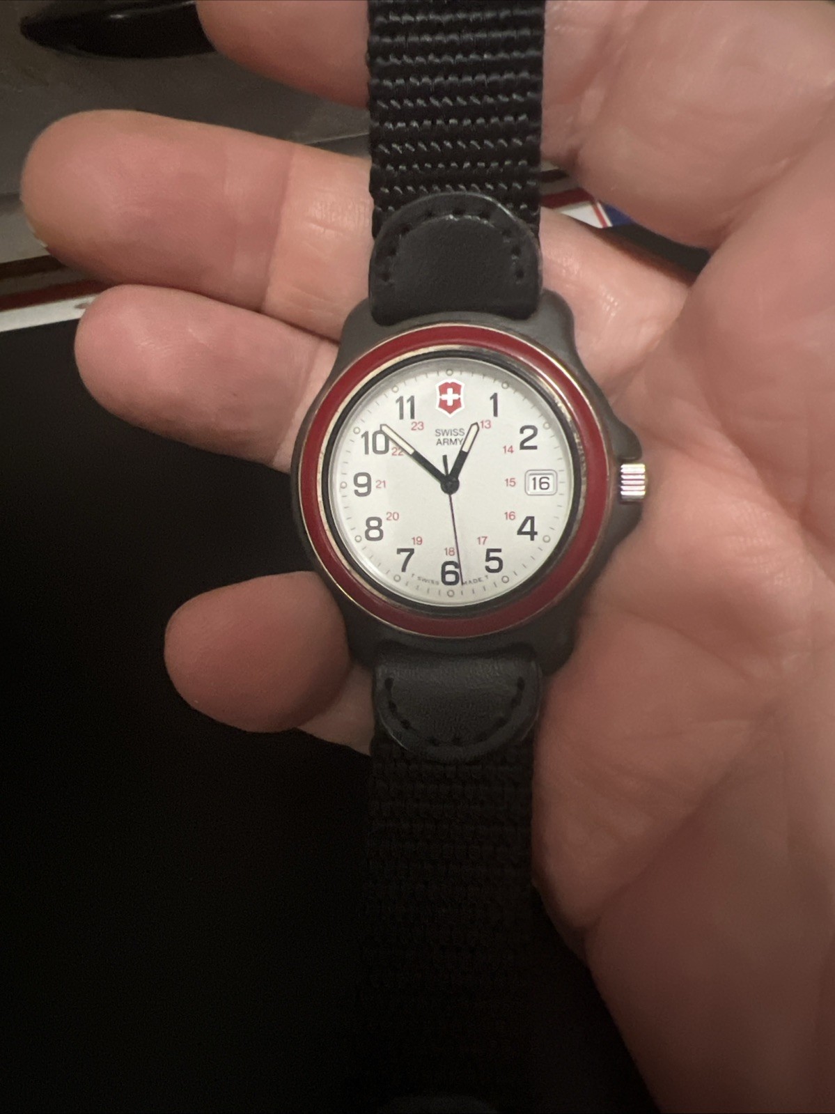 Swiss Army Men’s Quartz Wristwatch Black Leather Nylon Strap White Dial Red Bez.