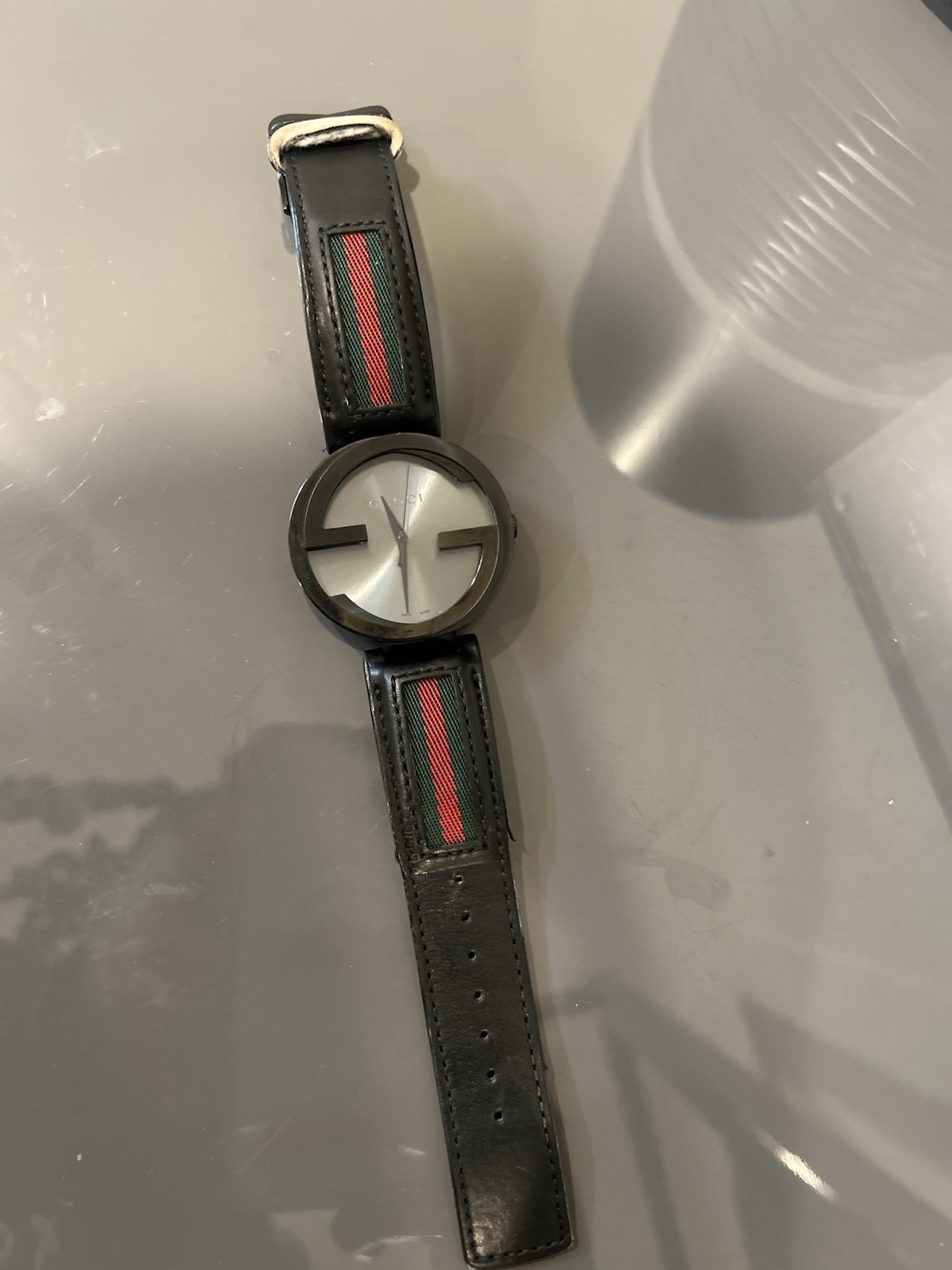 Gucci YA133206 Men’s Interlocking Black Leather with Red and Green 42mm