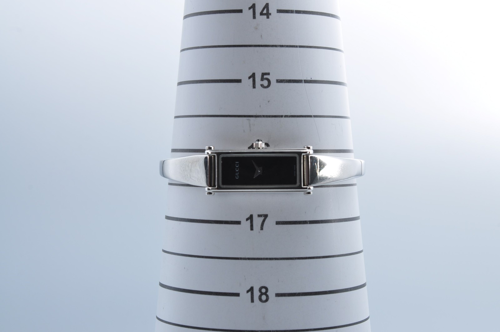 GUCCI 1500L Bangle Quartz Analog Square Silver Watch w-10182