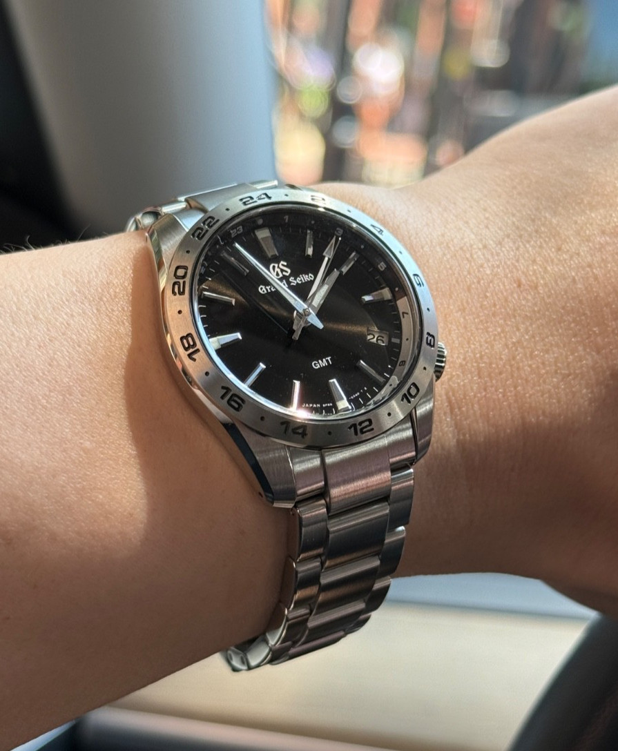 Grand Seiko 9F Quartz GMT – SBGN027 Box & Papers
