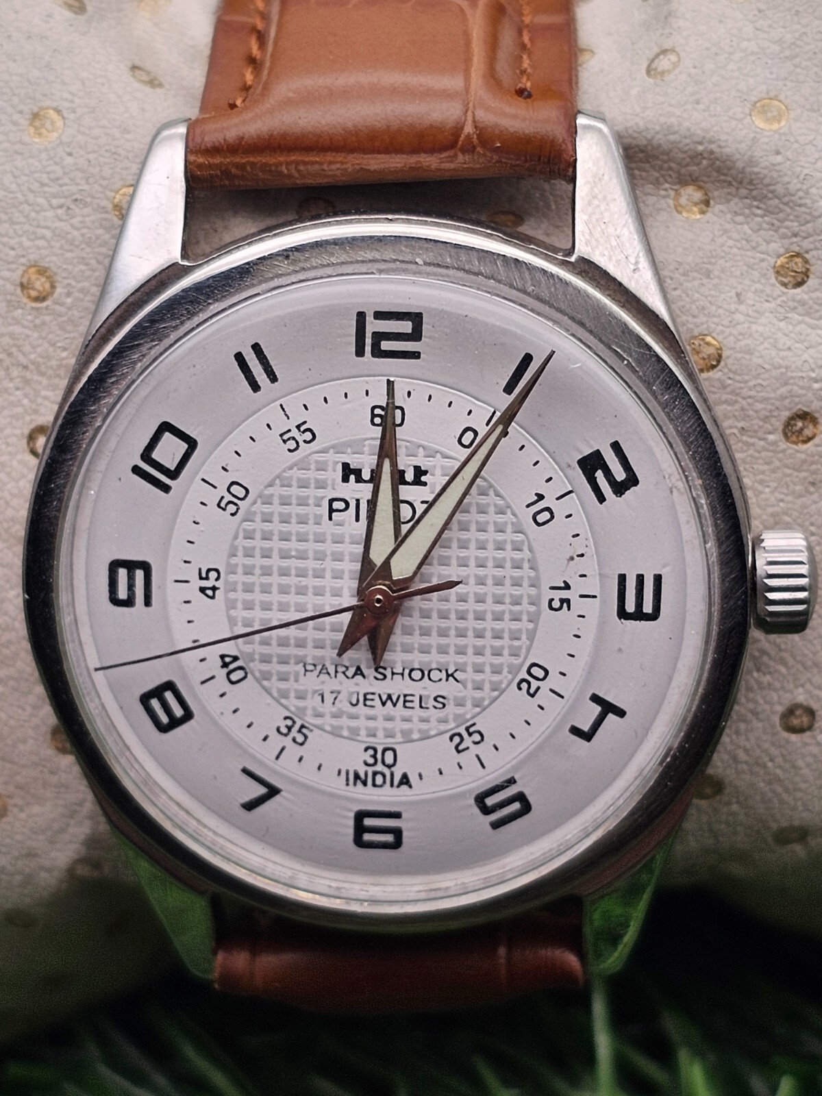 Beautiful Mens HMT Pilot Parashock Mechanical Wind 17J Watch White Dial