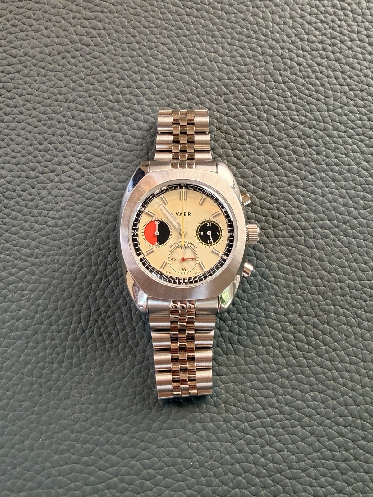 Vaer R1 USA Racing Chronograph – Cream 38mm Mecca Quartz Bracelet and Strap