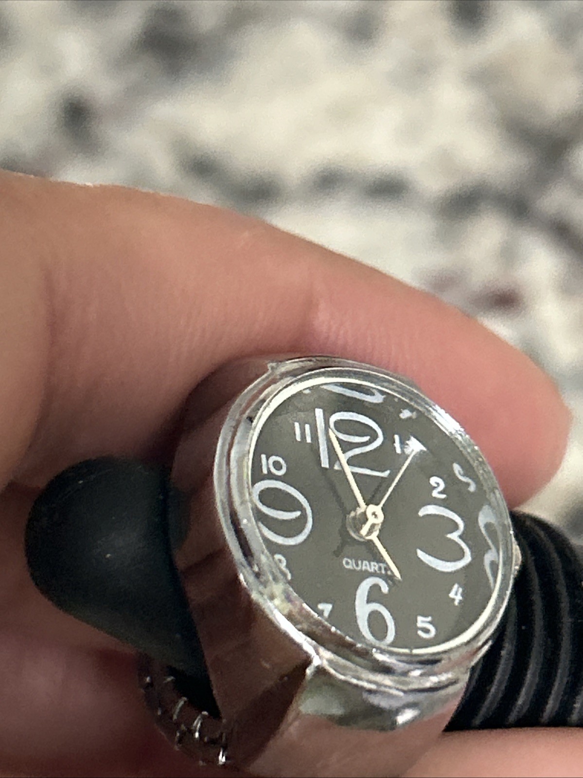 Black Dial Face Silver Analog Quartz Ring Watch Elastic Band