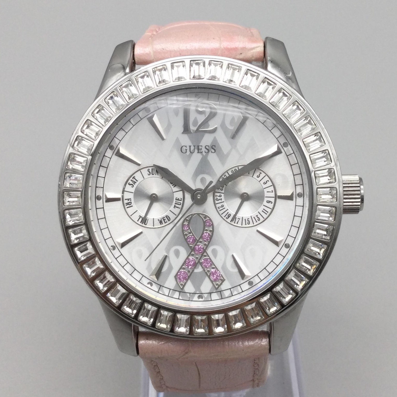 Guess Womens Watch 42mm Breast Cancer Awareness Leather Day Date New Battery