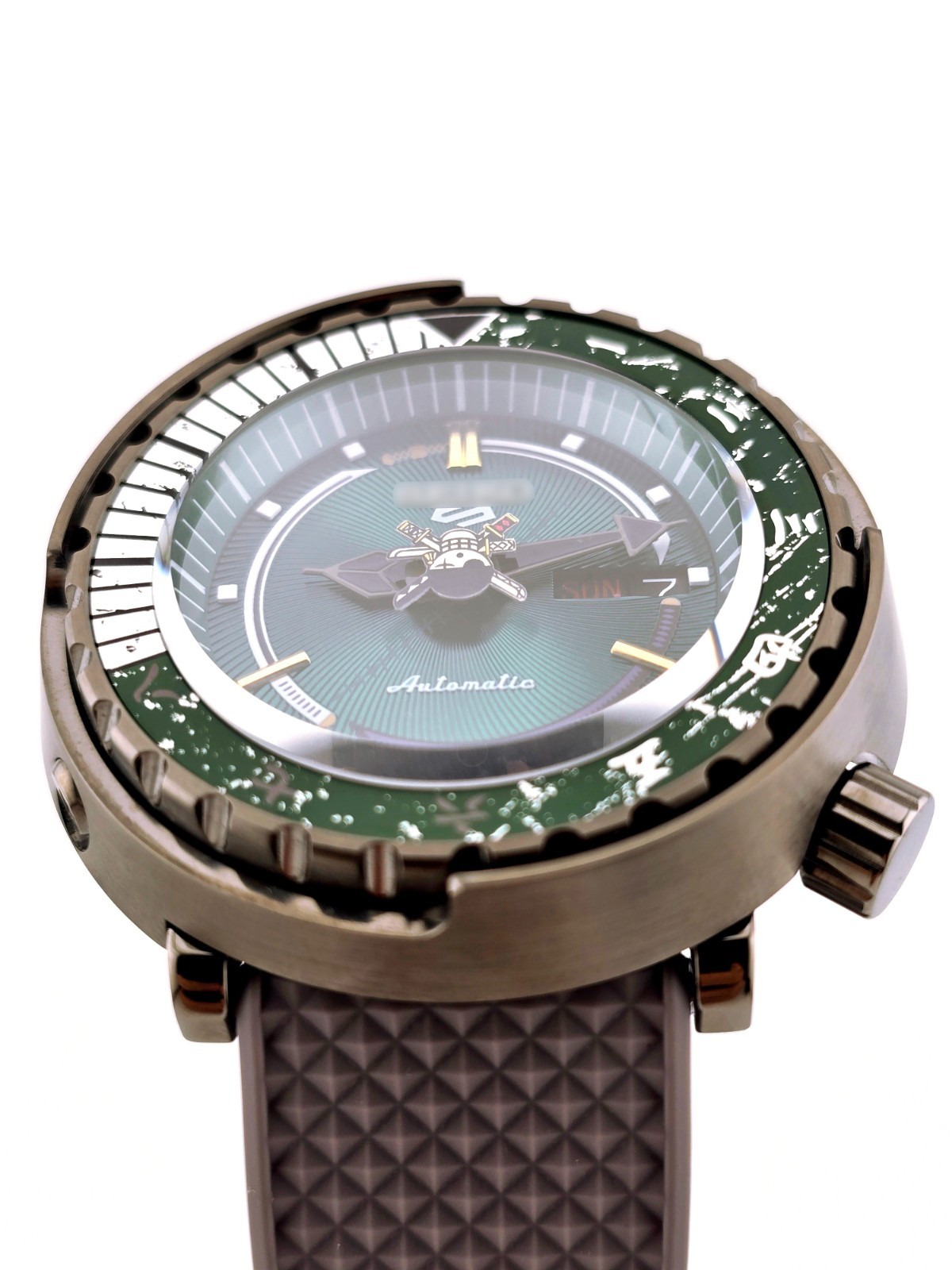 ZORO | One Piece CUSTOM Watch Mod: Automatic NH36, Sapphire Glass, Ceramic Bezel
