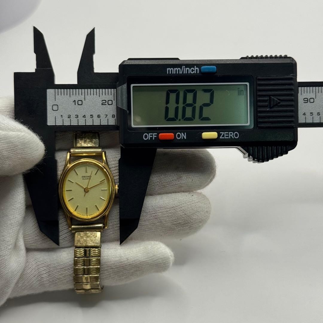 Excellent condition, fully functional SEIKO quartz watch with new battery, oval
