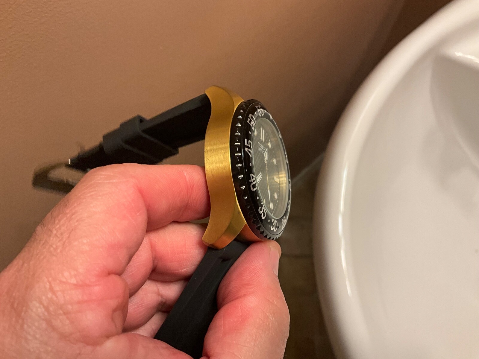 INVICTA PRO DIVER MODEL 17511 LARGE 50MM GOLD CASE EXCELLENT CONDITION NEW BATRY