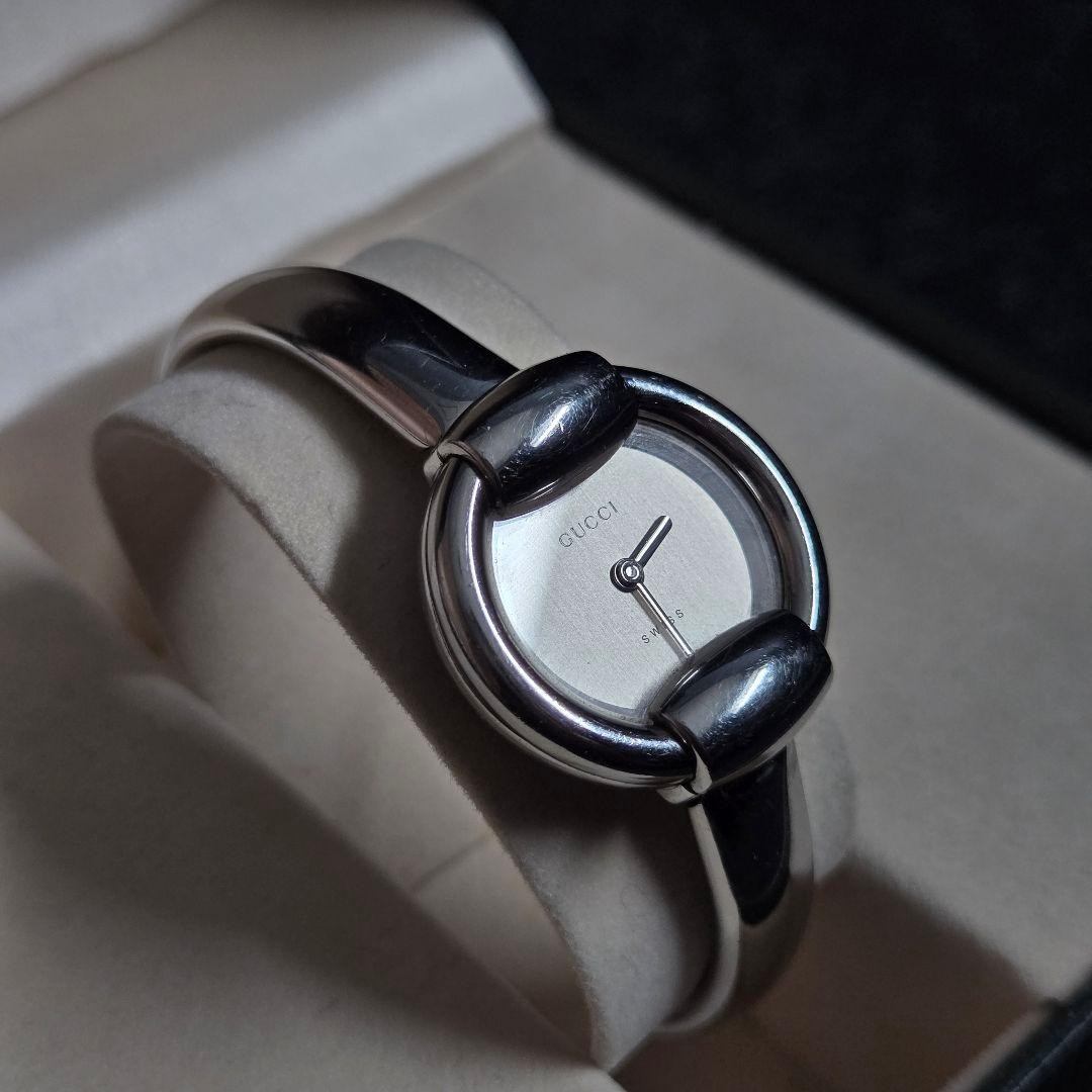 Gucci 1400L Bangle Watch Round Silver Dial Quartz Women Japan 07905