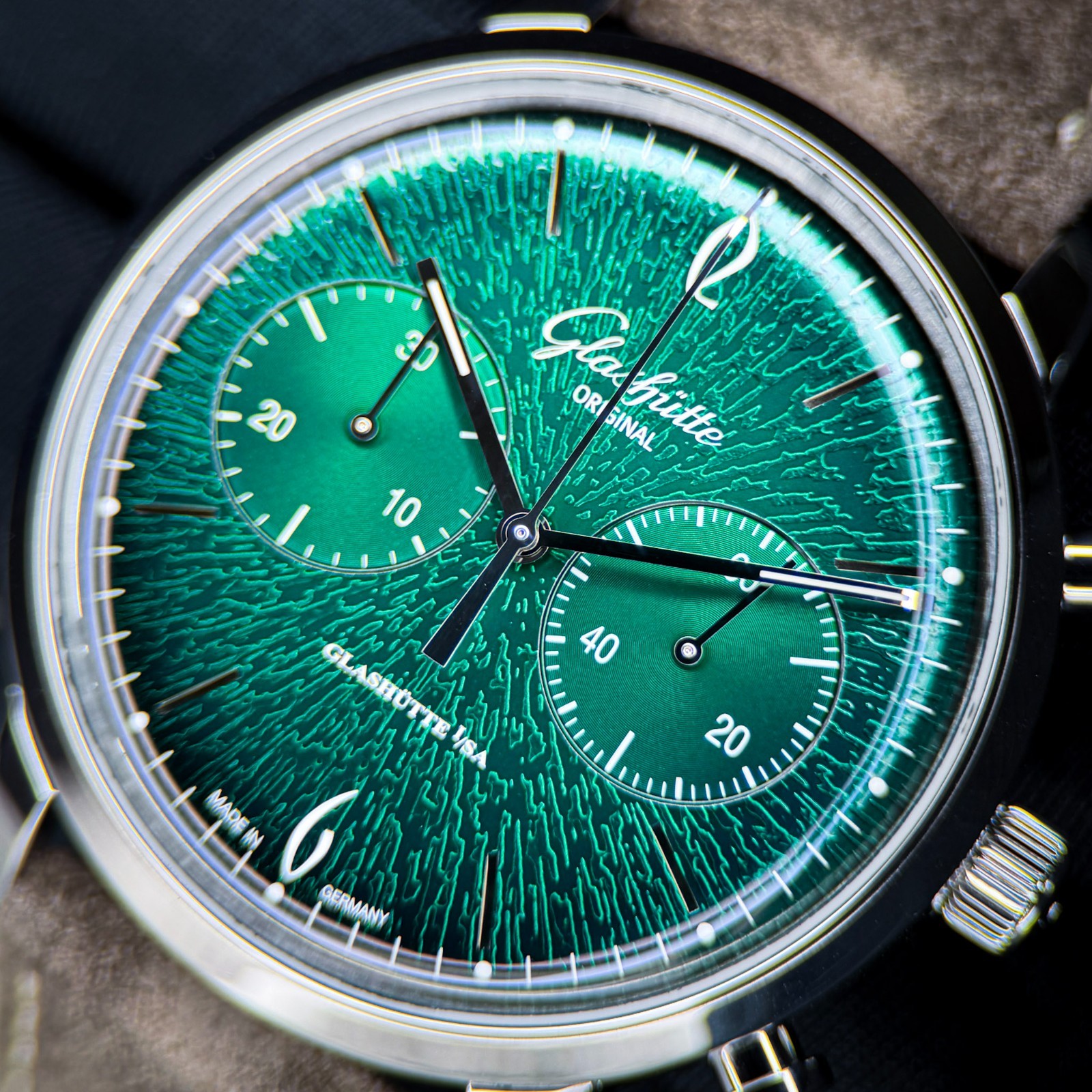 Glashütte Original Sixties Chronograph Annual Edition 1-39-34-05-22-04 box/paper