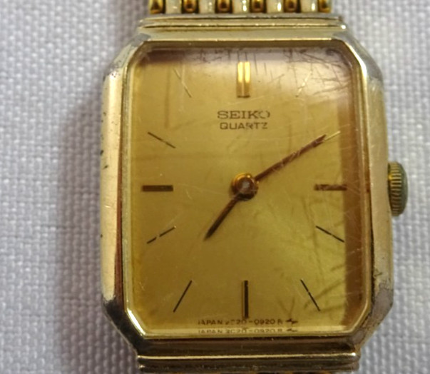 VINTAGE SEIKO LADIES QUARTZ 16mm WRIST WATCH ON 12mm BAND GOLD TONE 2C20-0920 R