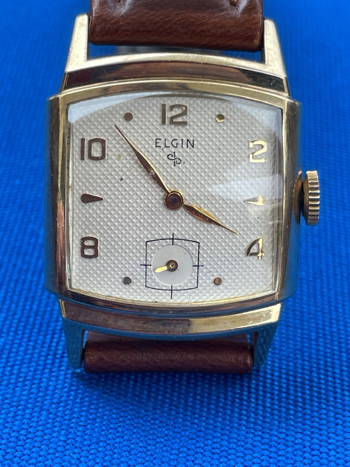 CLEAN US made 1950s Elgin Men’s Tank Watch Waffle Dial 10k Gf cal. 683 Runs