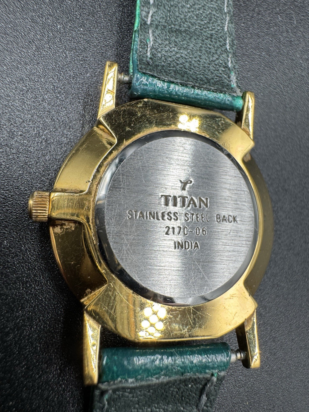 Vintage Titan Classique Quartz Split Red Gray Dial India 217C-06 Running New Bat