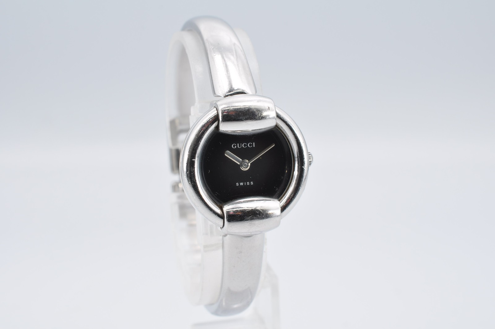 GUCCI 1400L Quartz Analog Silver Bangle Watch w-11107
