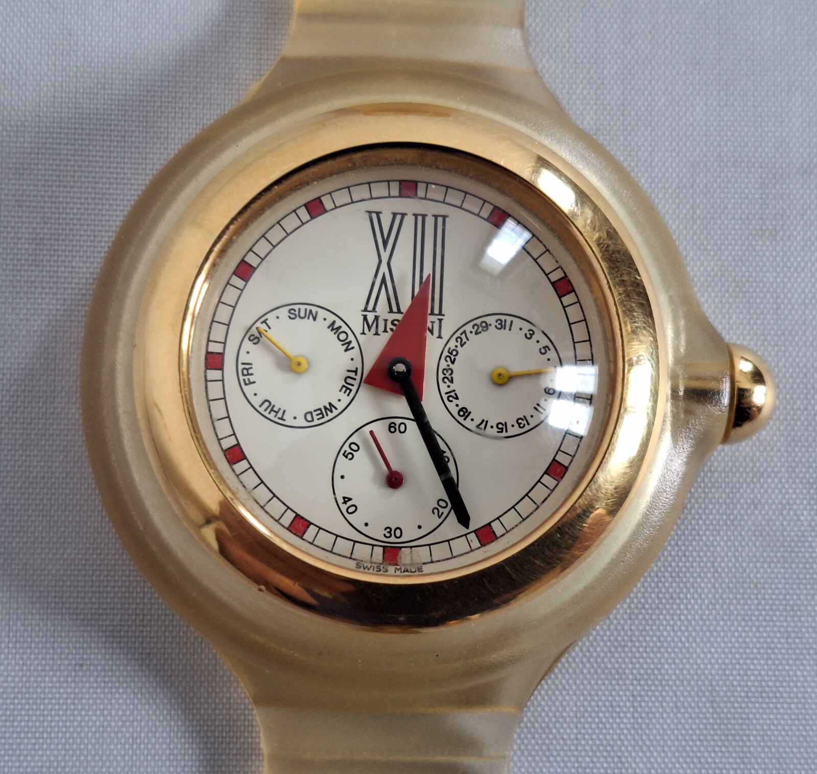MISANI Quartz Vintage Pop Art Wrist Watch Men Women White Gold Dial