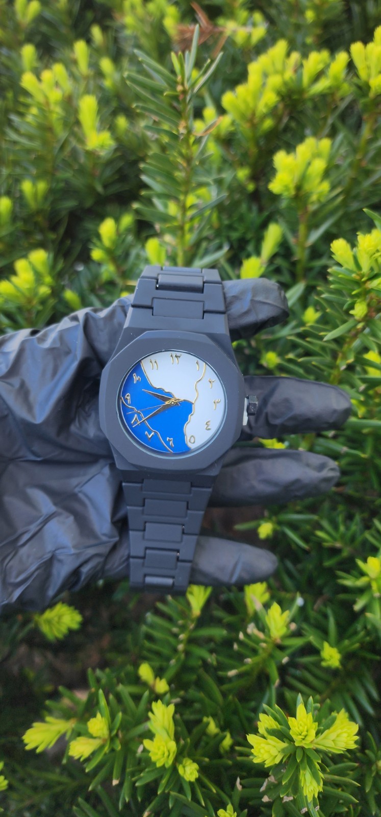 Black Matte Round Analog Quartz Bracelet Watch Blue/White World Map Dial