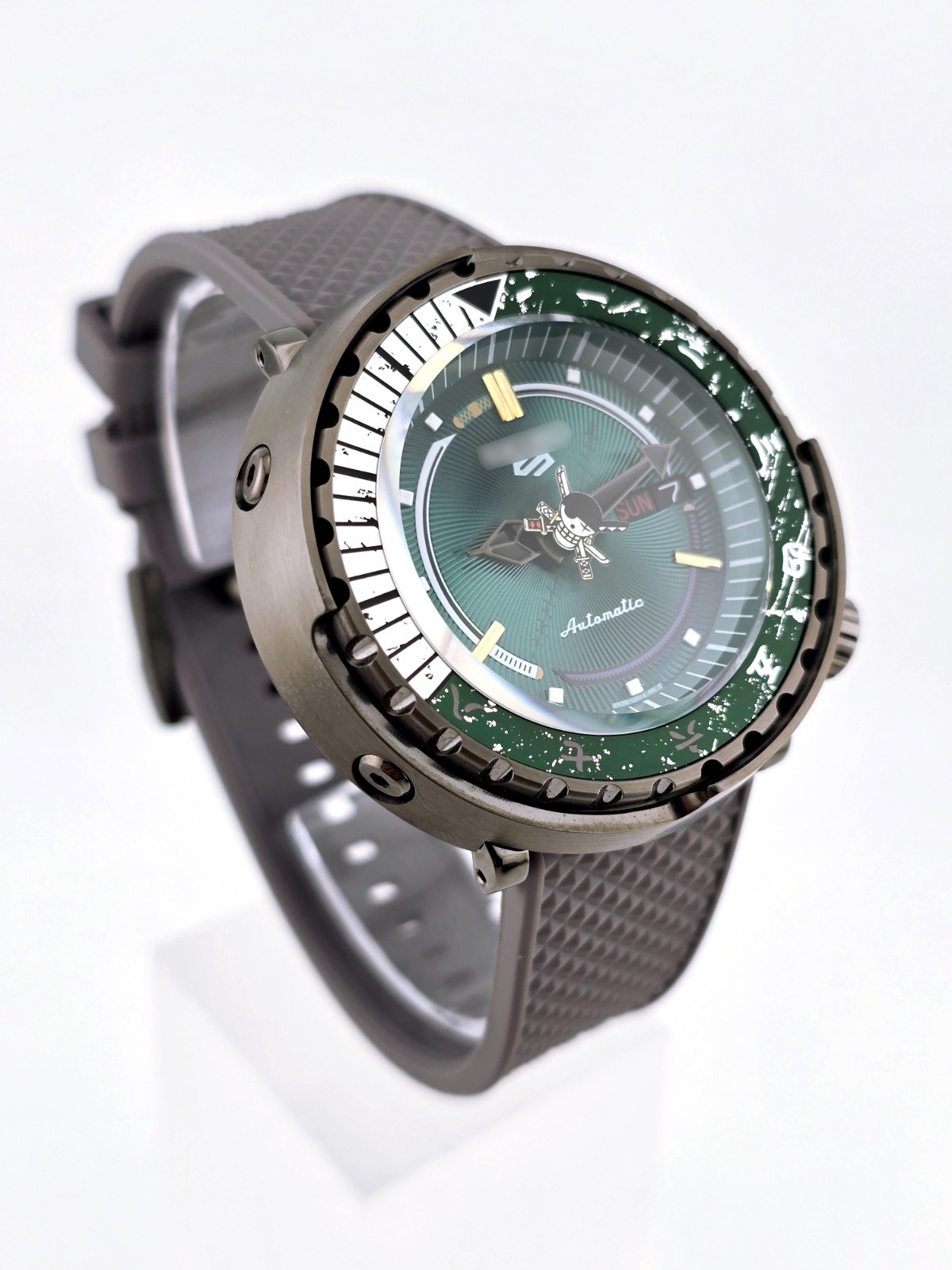 ZORO | One Piece CUSTOM Watch Mod: Automatic NH36, Sapphire Glass, Ceramic Bezel