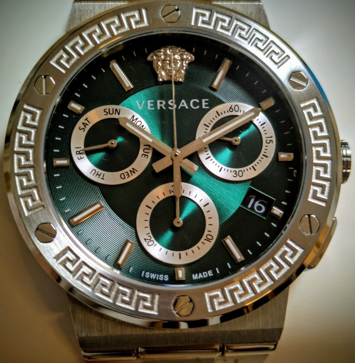 [B1Y] Versace Greca Logo Chronograph Green Silver Watch VEZ900121 [c3p]