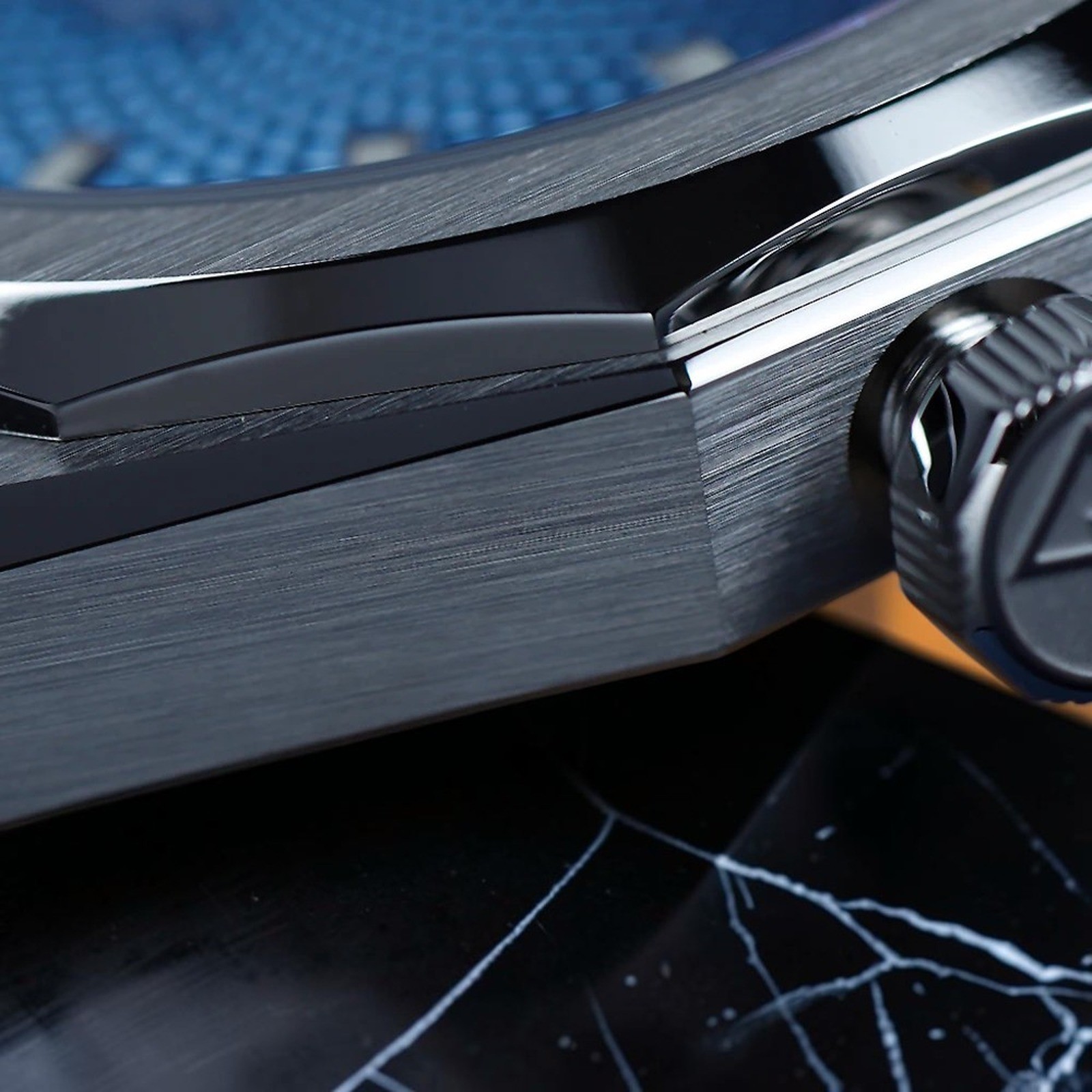 Cronos L6028 Integrated Sport Automatic — 39mm, Tapisserie Dial, Sapphire