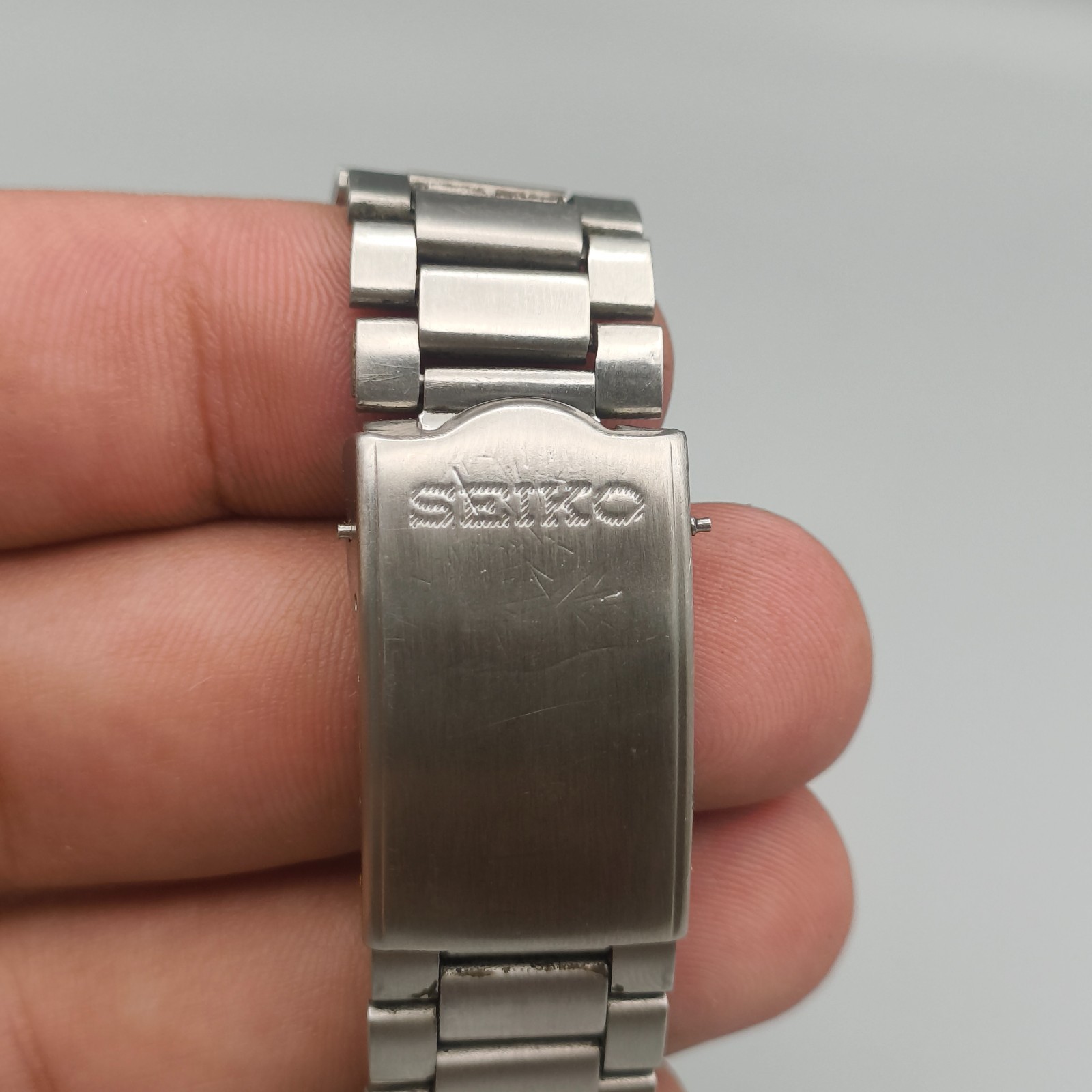 Vintage Seiko 5 Automatic 7009 Blue Dial StainlessSteel DayDate Mens Watch Japan