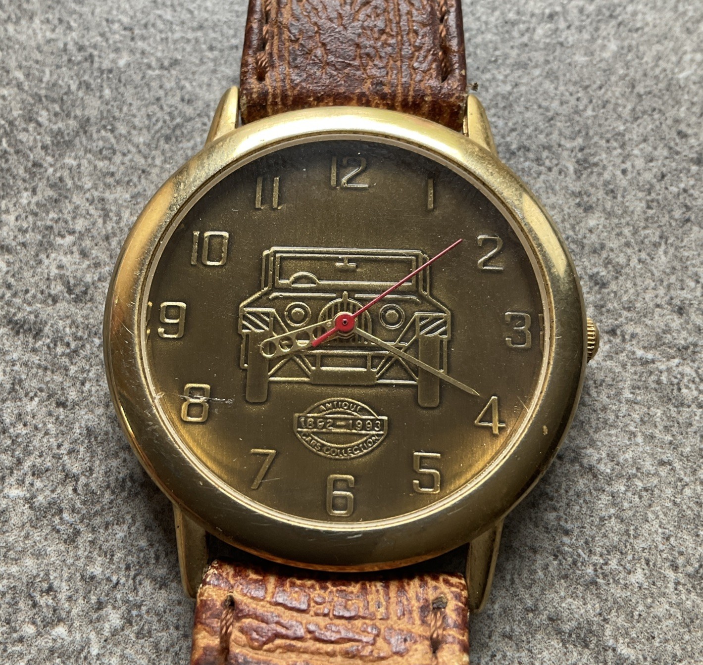 Vintage Mens “Antique Car Collection” Watch 35mm Gold Tone Case Leather Band B-K