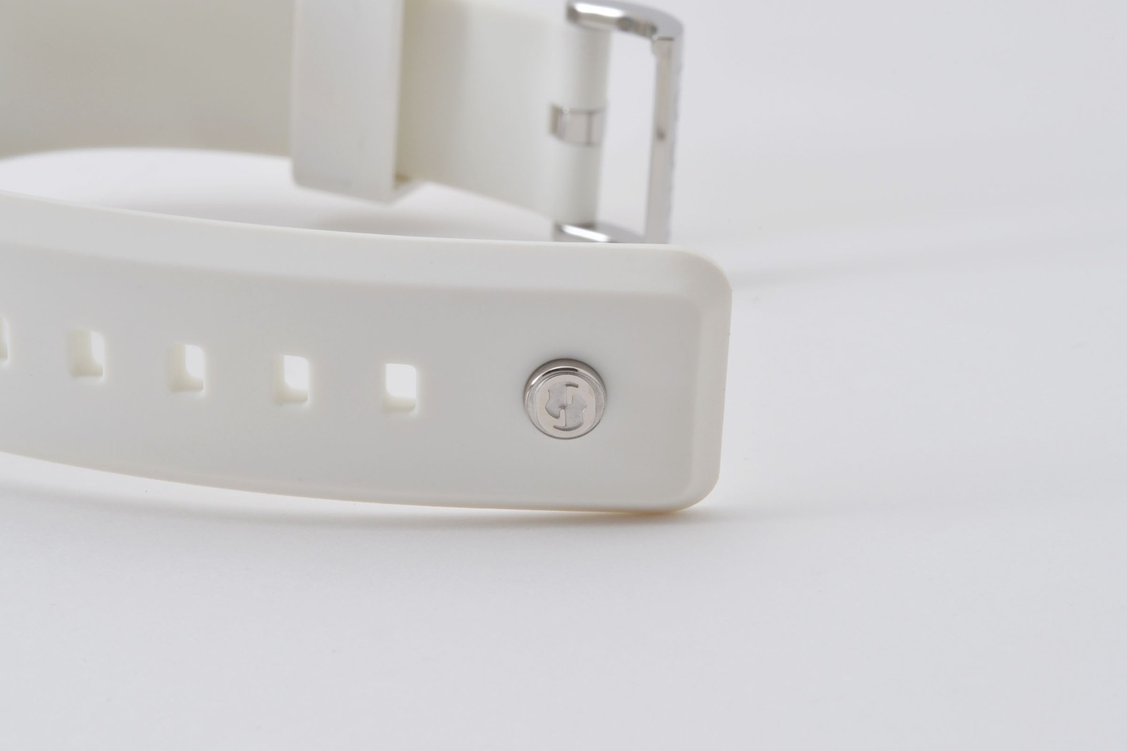 [MINT w/Box] Gucci 137.3 Sync White 35mm Unisex Sherry Line Quartz Watch JAPAN