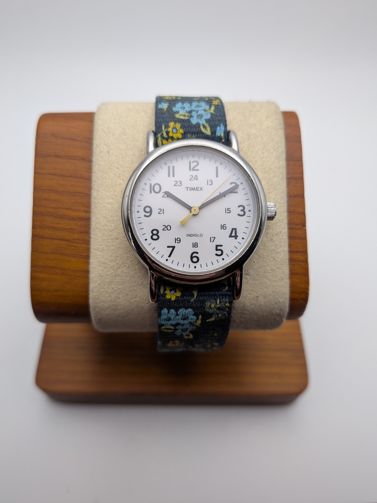 Timex Weekender Womens Indiglo Watch 31mm Floral Nylon T2P370 New Battery