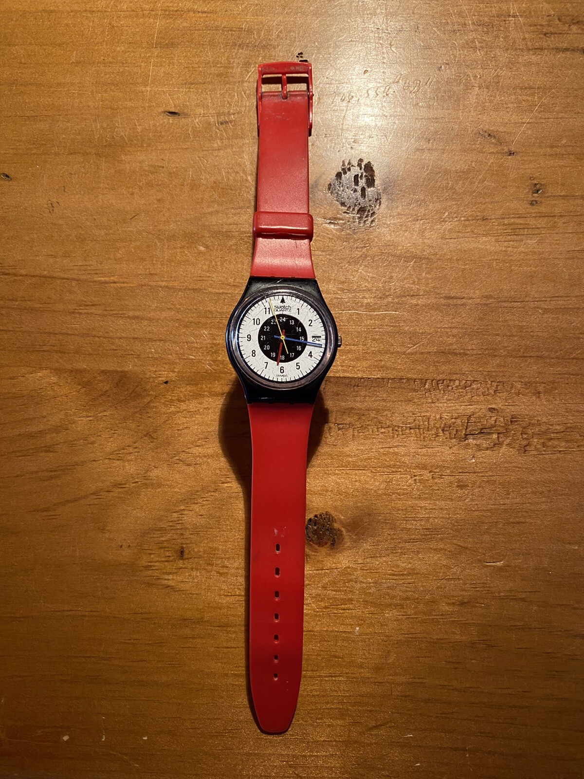 Vintage 90s Swatch 4402-P White/ Black / Red -Rubber Strap Round Wrist Watch
