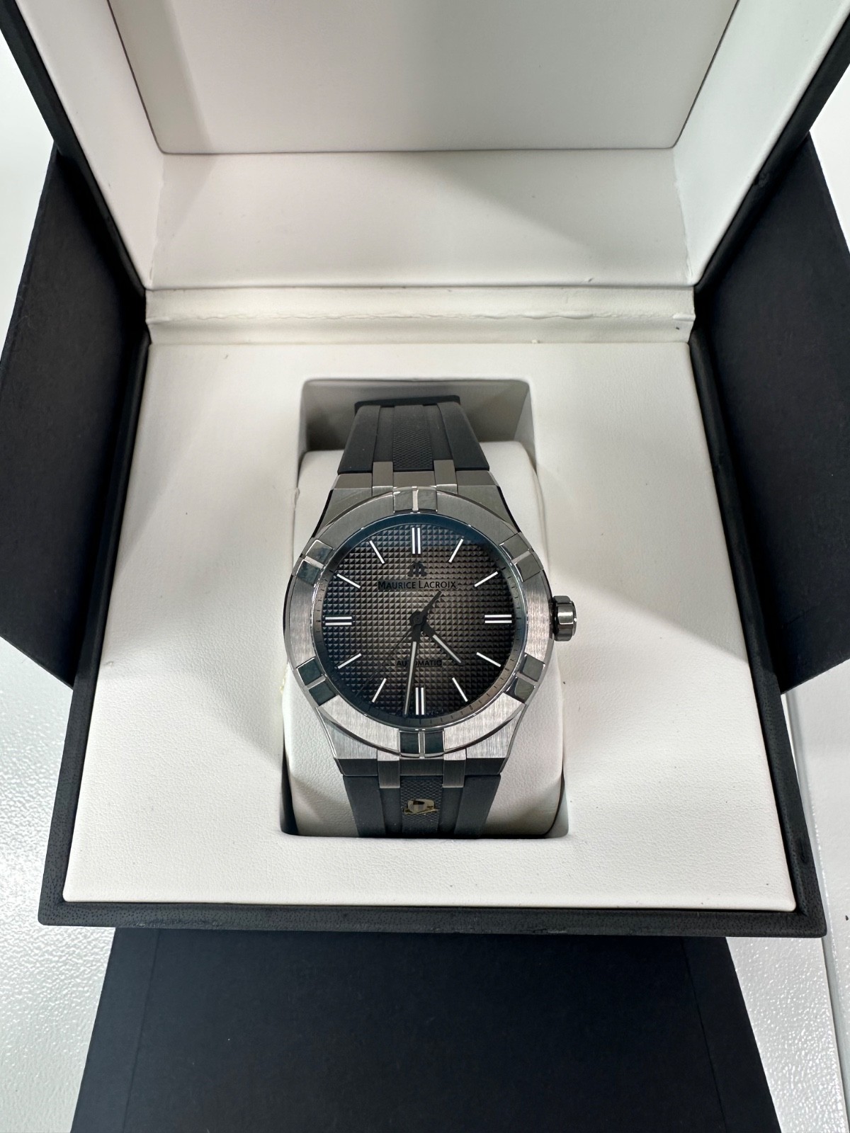 Maurice Lacroix AIKON Automatic Limited Edition- Excellent Condition – Worn Once