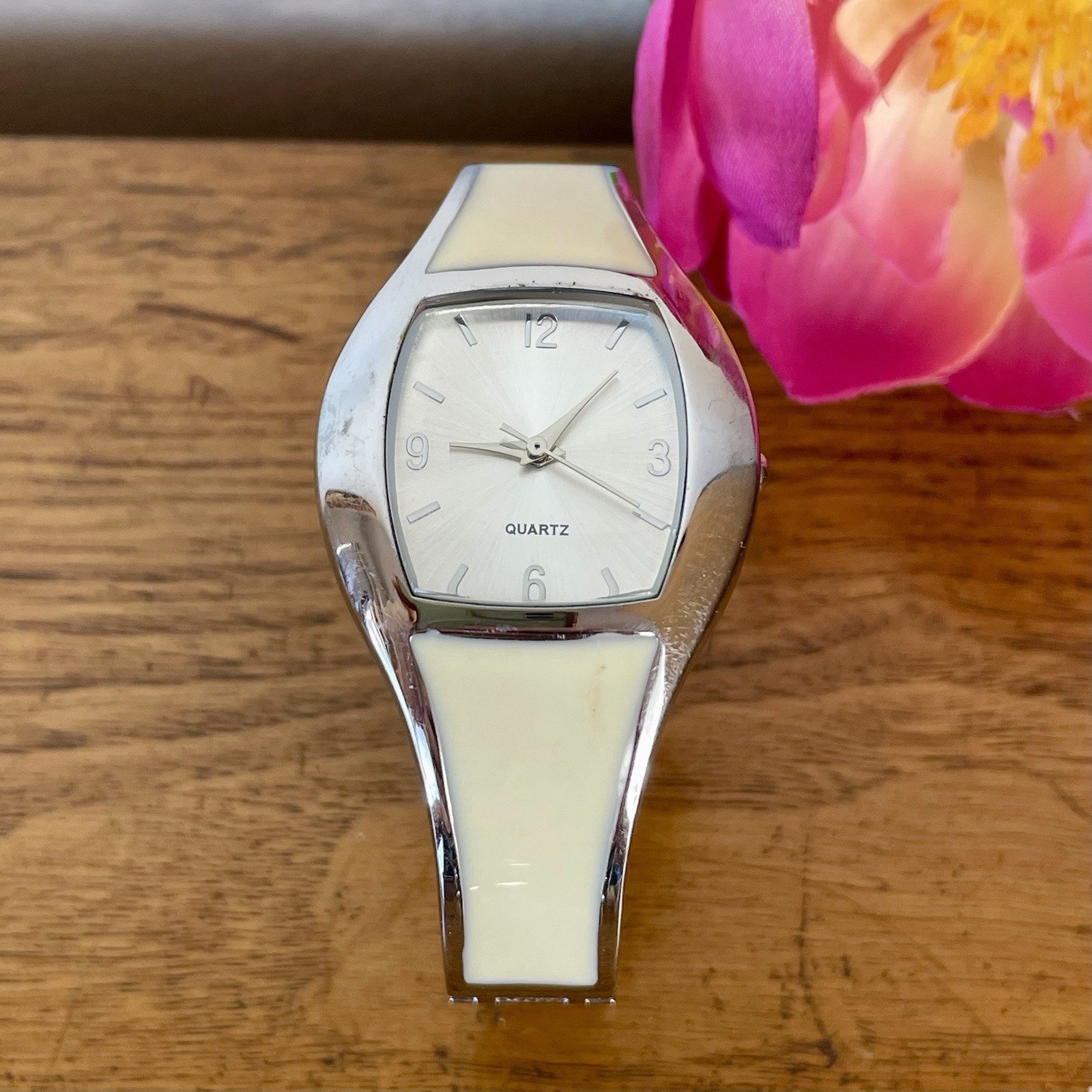 Chico’s Watch Women Silver Tone Off White Enamel Bangle Cuff Bracelet Working