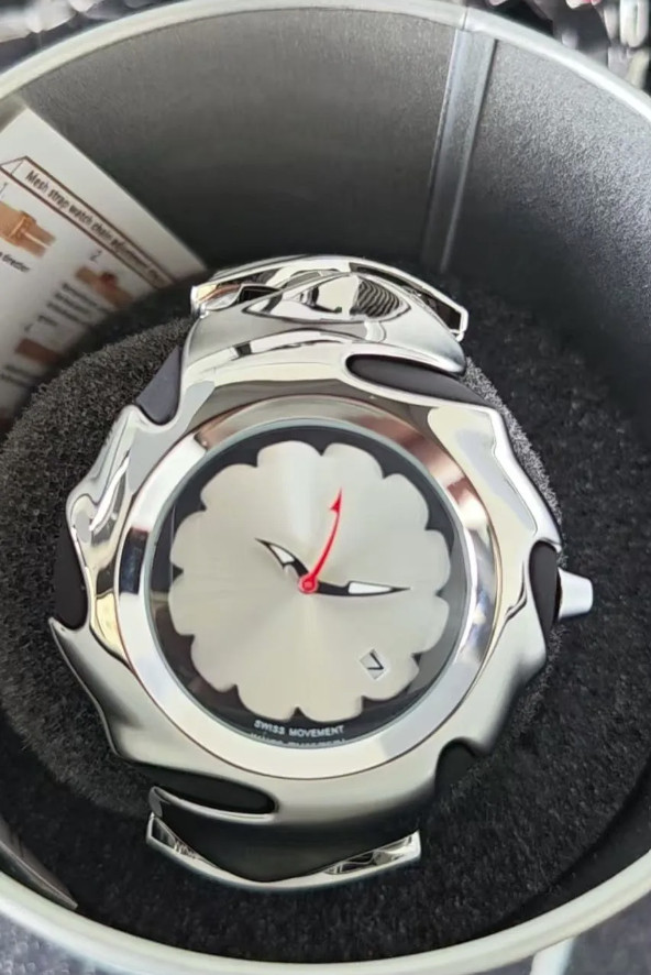Alien Blade Naruto Silver White Watch (Similar to Oakley Blade) New In Metal Box