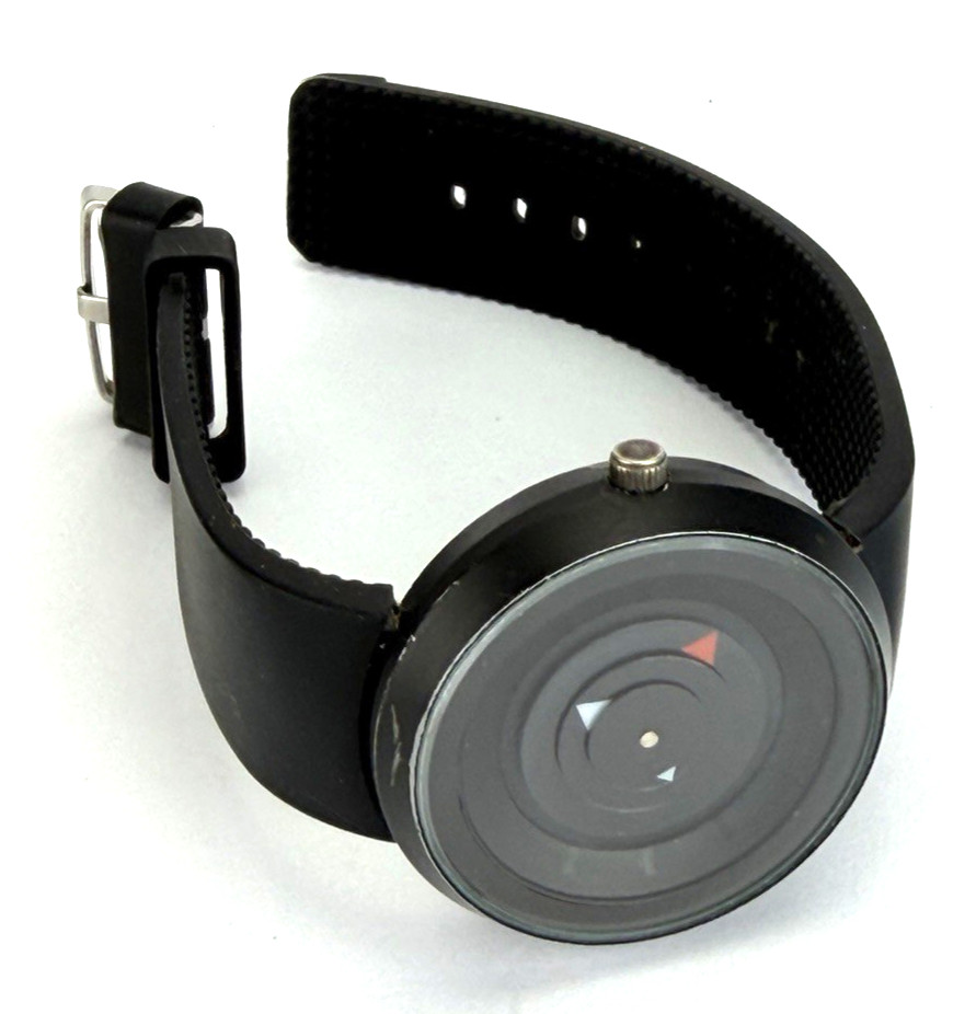 Minimalist Rotating Disk Watch w Black Rubber Band 3D Turntable NEW BATT