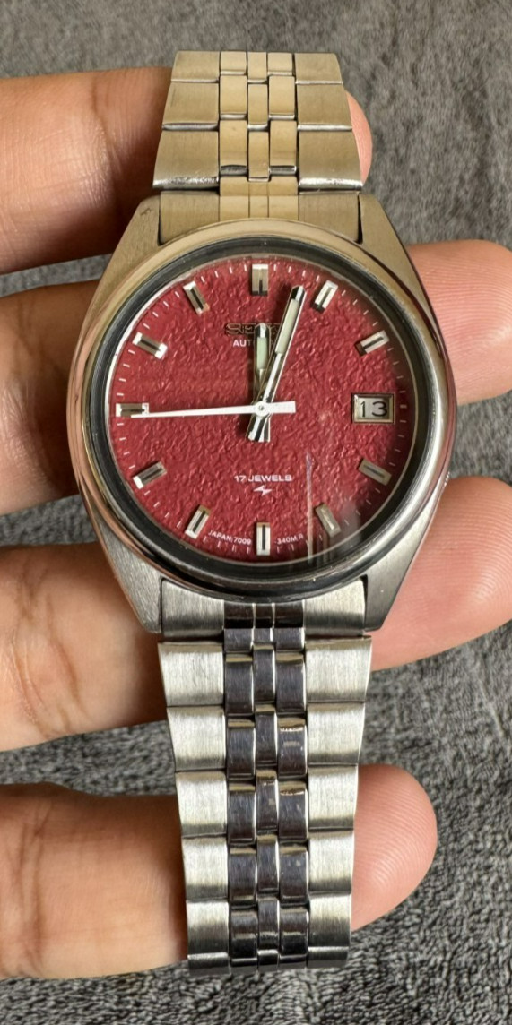 Seiko 5 Automatic 7009-8711 Red Textured Dial 17 Jewels Men’s Vintage Watch